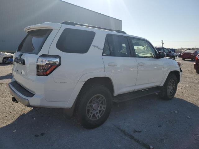 Photo 3 from auction – 2020 TOYOTA 4RUNNER SR with VIN JTEBU5JR5L5769491