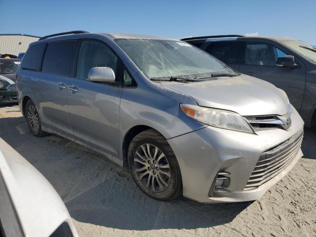 Photo 4 from auction – 2018 TOYOTA SIENNA XLE with VIN 5TDYZ3DC7JS926098