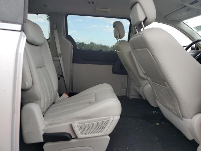 Photo 11 from auction – 2010 CHRYSLER TOWN & COU with VIN 2A4RR8D13AR421856