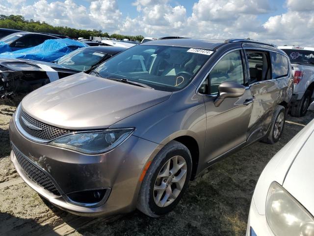 CHRYSLER PACIFICA T 2017 with VIN 2C4RC1EG2HR643753 - Photo from auction