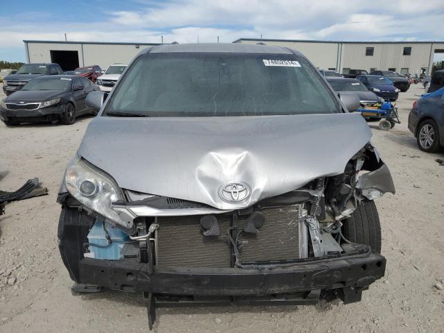 Photo 5 from auction – 2017 TOYOTA SIENNA LE with VIN 5TDKZ3DC8HS883553