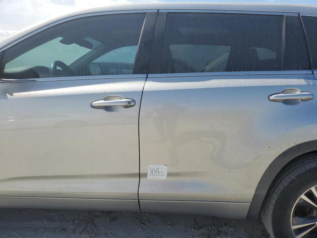 Photo 13 from auction – 2018 TOYOTA HIGHLANDER with VIN 5TDZARFH4JS038688