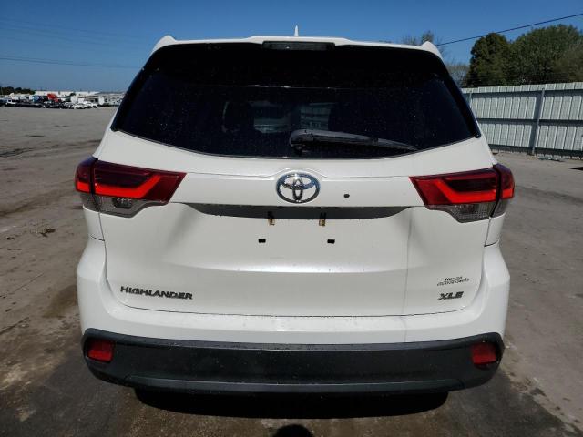 Photo 6 from auction – 2019 TOYOTA HIGHLANDER with VIN 5TDKZRFH8KS558176