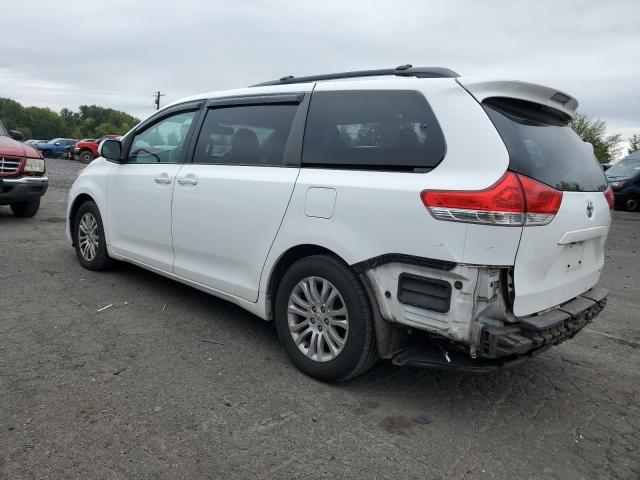 Photo 2 from auction – 2011 TOYOTA SIENNA XLE with VIN 5TDYK3DC5BS052517