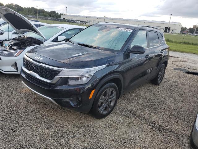 KIA SELTOS S 2023 with VIN KNDEU2AA8P7393552 - Photo from auction