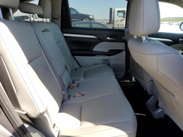 Photo 11 from auction – 2018 TOYOTA HIGHLANDER with VIN 5TDKZRFH7JS541884