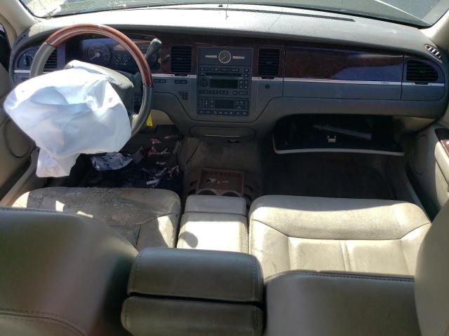 Photo 8 from auction – 2010 LINCOLN TOWN CAR S with VIN 2LNBL8CV5AX618807