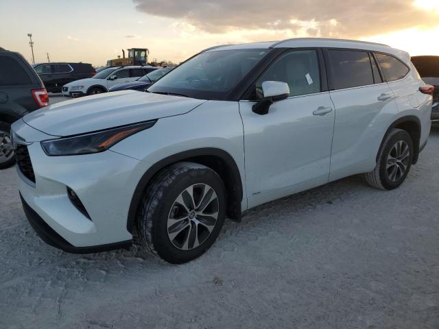 TOYOTA HIGHLANDER 2022 with VIN 5TDGBRCH7NS553926 - Photo from auction