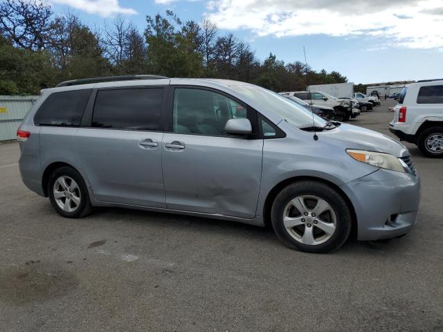 Photo 4 from auction – 2013 TOYOTA SIENNA LE with VIN 5TDKK3DC3DS332168