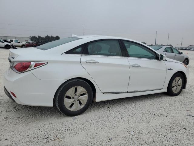 Photo 3 from auction – 2015 HYUNDAI SONATA HYB with VIN KMHEC4A41FA139641