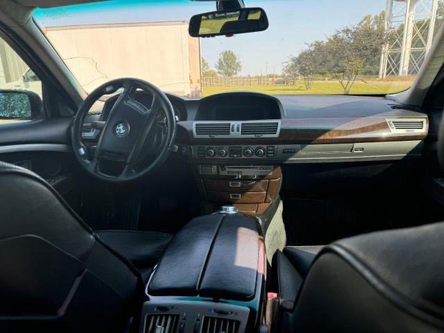 Photo 9 from auction – 2007 BMW 750 with VIN WBAHN83527DT70702