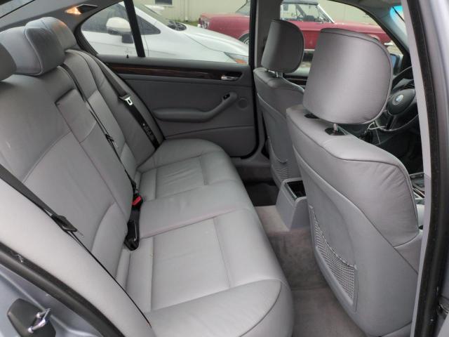 Photo 10 from auction – 2005 BMW 330 I with VIN WBAEV53455KM42056