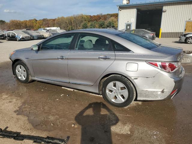 Photo 2 from auction – 2011 HYUNDAI SONATA HYB with VIN KMHEC4A49BA001811