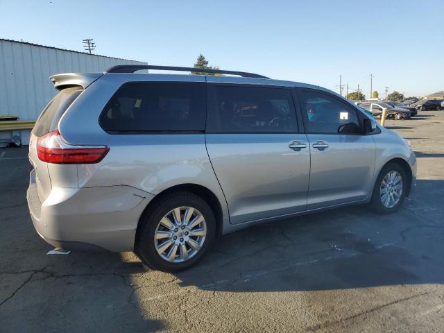 Photo 3 from auction – 2017 TOYOTA SIENNA XLE with VIN 5TDDZ3DC0HS185284