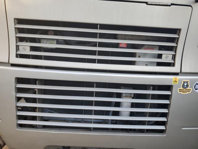 Photo 9 from auction – 2002 WINNEBAGO CAMPER with VIN 4UZAAHAK82CK94518