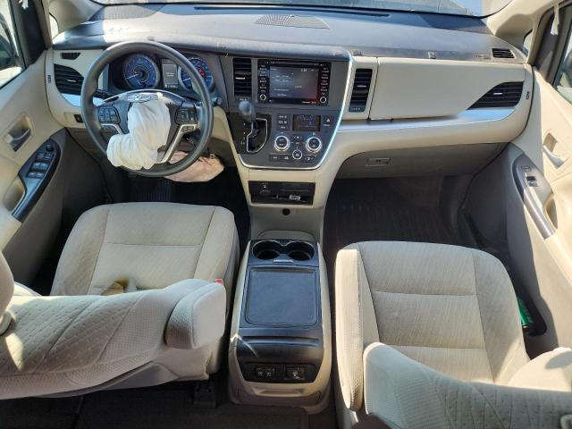 Photo 8 from auction – 2018 TOYOTA SIENNA LE with VIN 5TDKZ3DC6JS921674
