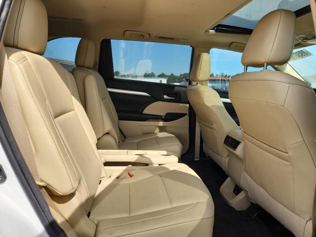 Photo 11 from auction – 2017 TOYOTA HIGHLANDER with VIN 5TDKZRFH0HS213233