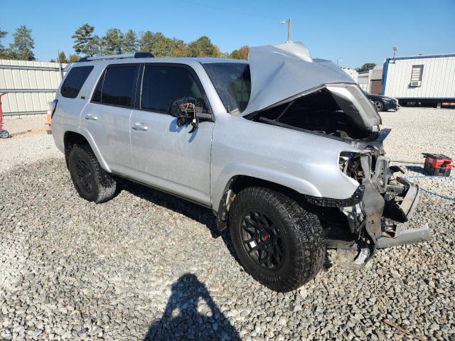 Photo 4 from auction – 2019 TOYOTA 4RUNNER SR with VIN JTEBU5JR1K5625841
