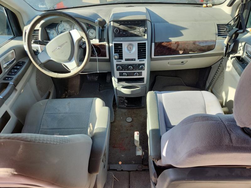 Photo 8 from auction – 2010 CHRYSLER TOWN & COU with VIN 2A4RR5D10AR271395