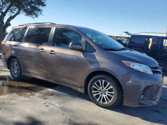 Photo 4 from auction – 2018 TOYOTA SIENNA XLE with VIN 5TDYZ3DC6JS919157