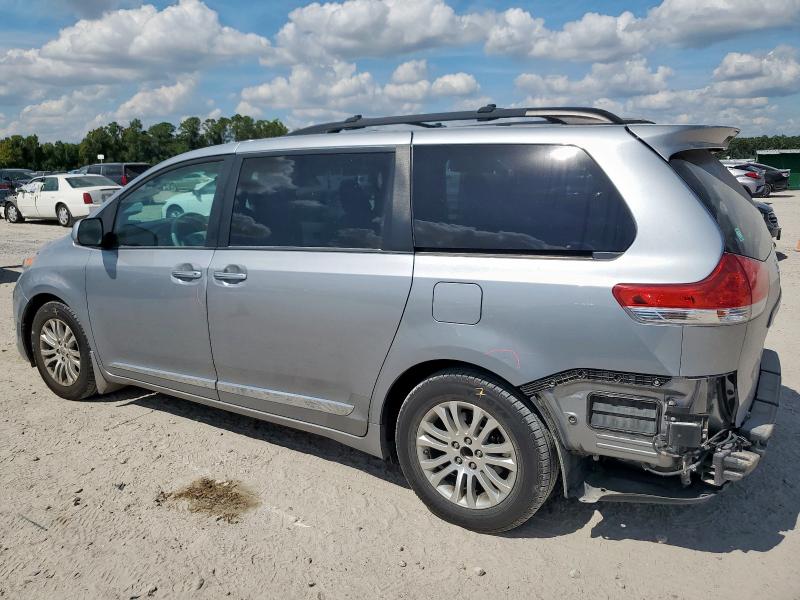 Photo 2 from auction – 2013 TOYOTA SIENNA XLE with VIN 5TDYK3DC4DS371233