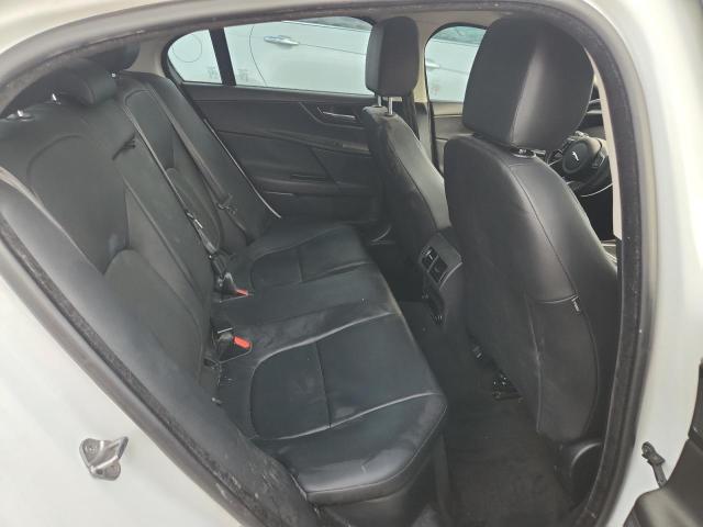 Photo 10 from auction – 2018 JAGUAR XE with VIN SAJAR4FX8JCP21187