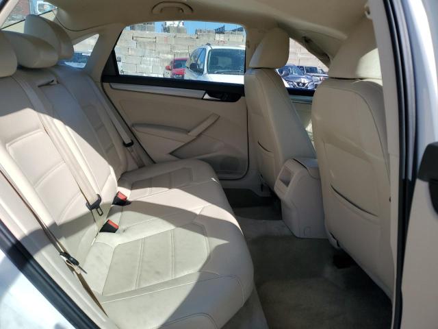 Photo 10 from auction – 2015 VOLKSWAGEN PASSAT S with VIN 1VWAT7A38FC112059