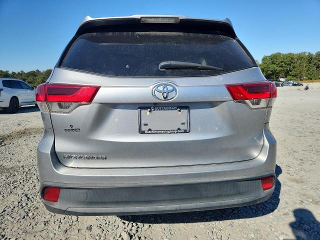 Photo 6 from auction – 2019 TOYOTA HIGHLANDER with VIN 5TDZARFH7KS043935