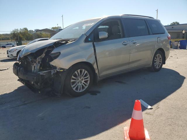 TOYOTA SIENNA XLE 2017 with VIN 5TDYZ3DC8HS831687 - Photo from auction
