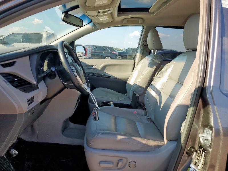 Photo 7 from auction – 2017 TOYOTA SIENNA XLE with VIN 5TDYZ3DC5HS802745