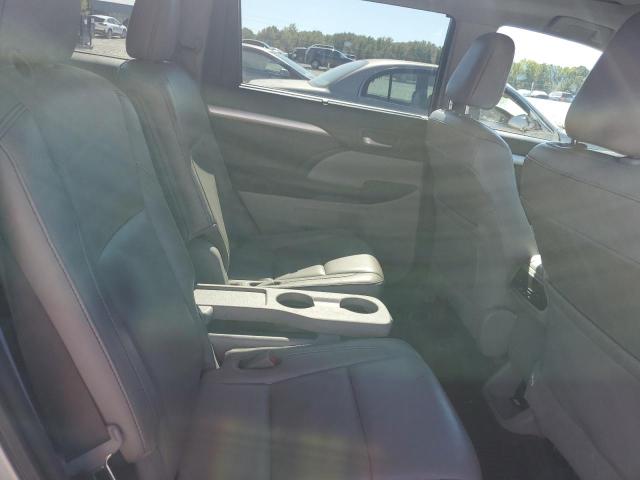 Photo 11 from auction – 2017 TOYOTA HIGHLANDER SE with VIN 5TDJZRFH8HS426104