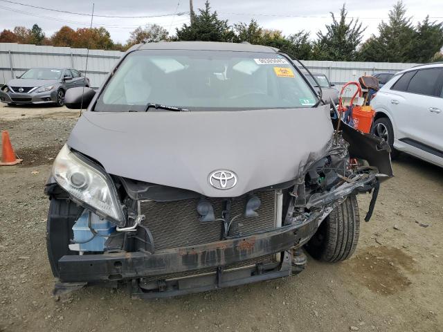 Photo 5 from auction – 2014 TOYOTA SIENNA LE with VIN 5TDKK3DC8ES429299