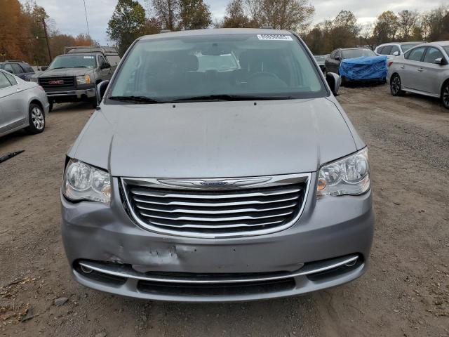 Photo 5 from auction – 2016 CHRYSLER TOWN & COU with VIN 2C4RC1BG5GR240708