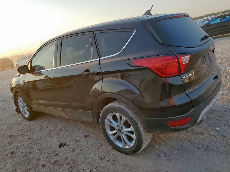 Photo 2 from auction – 2019 FORD ESCAPE SE with VIN 1FMCU9GD2KUC02568