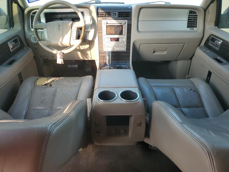 Photo 8 from auction – 2010 LINCOLN NAVIGATOR with VIN 5LMJJ2H53AEJ09482