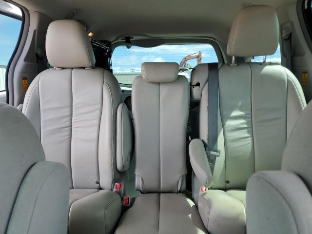 Foto 10 de la subasta – 2014 TOYOTA SIENNA con VIN 5TDZK3DCXES490474