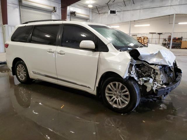 Photo 4 from auction – 2016 TOYOTA SIENNA XLE with VIN 5TDYK3DC6GS744342