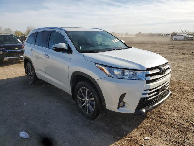 Photo 4 from auction – 2018 TOYOTA HIGHLANDER with VIN 5TDJZRFH5JS800674
