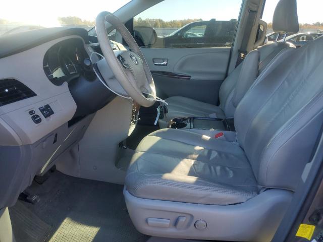 Photo 7 from auction – 2011 TOYOTA SIENNA XLE with VIN 5TDYK3DC0BS157868