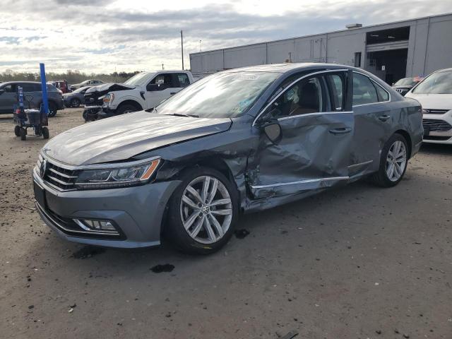 VOLKSWAGEN PASSAT SEL 2018 with VIN 1VWCA7A35JC032287 - Photo from auction