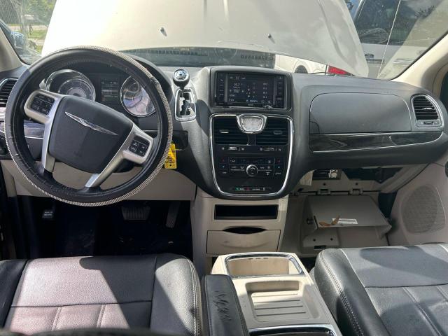Photo 9 from auction – 2016 CHRYSLER TOWN & COU with VIN 2C4RC1BG1GR259868