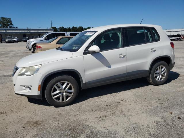 VOLKSWAGEN TIGUAN S 2011 with VIN WVGAV7AX8BW525930 - Photo from auction