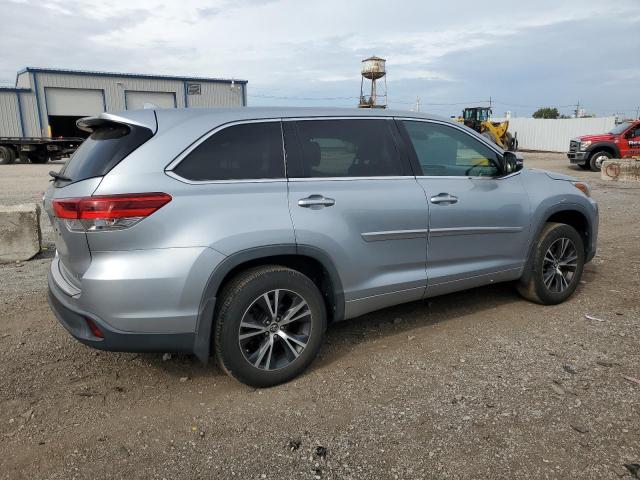 Photo 3 from auction – 2017 TOYOTA HIGHLANDER LE with VIN 5TDBZRFH3HS475246