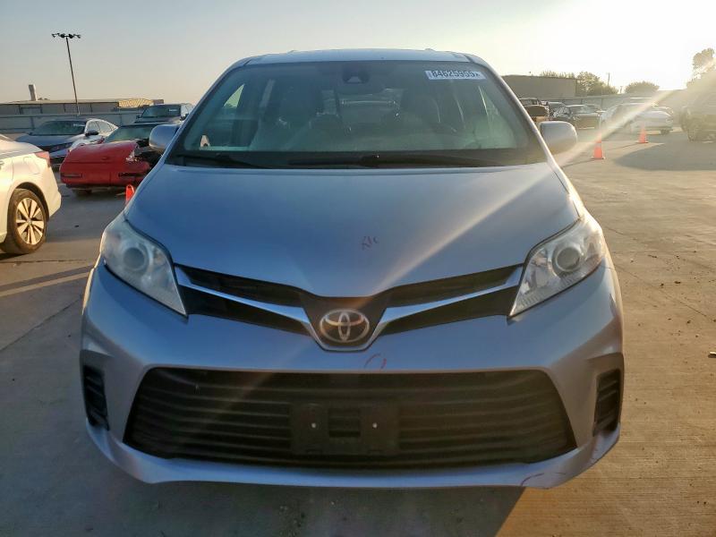 Photo 5 from auction – 2018 TOYOTA SIENNA LE with VIN 5TDKZ3DC7JS901370