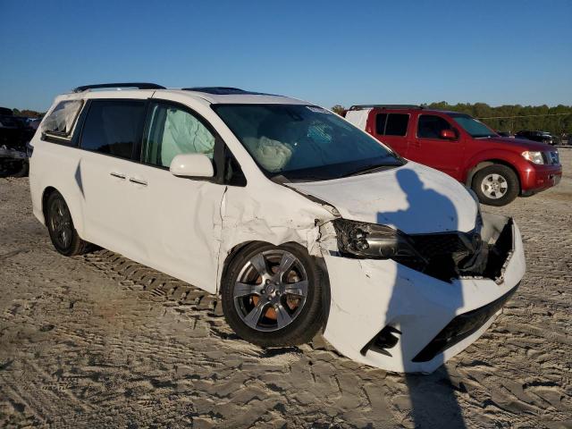 Photo 4 from auction – 2018 TOYOTA SIENNA SE with VIN 5TDXZ3DCXJS926849