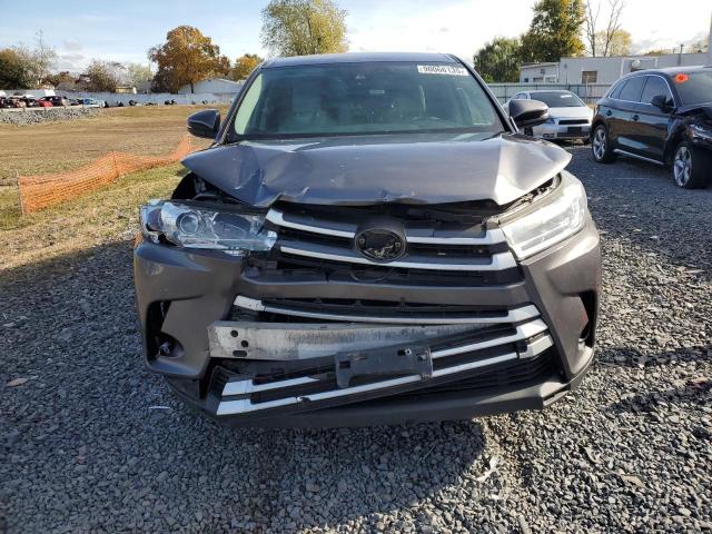 Фото 5 с аукциона – 2018 TOYOTA HIGHLANDER с VIN 5TDBZRFH4JS815851