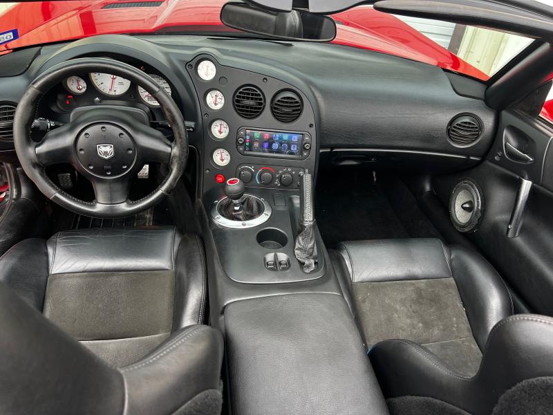 Photo 9 from auction – 2004 DODGE VIPER SRT- with VIN 1B3JZ65Z74V100319
