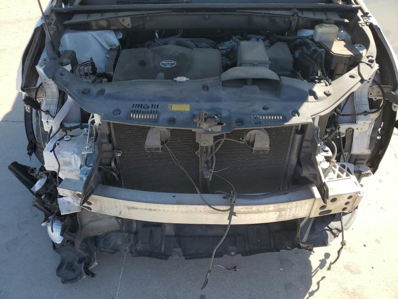 Photo 11 from auction – 2018 TOYOTA HIGHLANDER with VIN 5TDKZRFH5JS528647