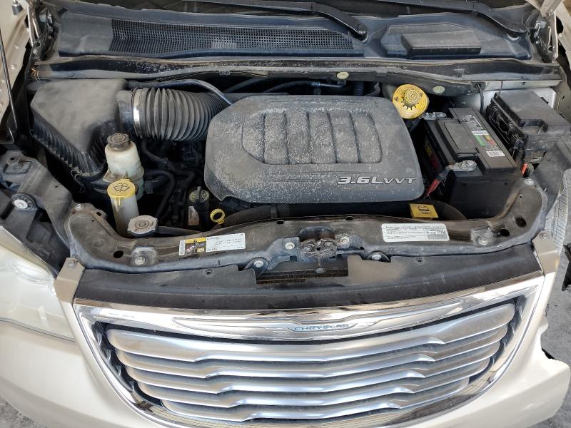 Photo 12 from auction – 2015 CHRYSLER TOWN & COU with VIN 2C4RC1BG7FR654300