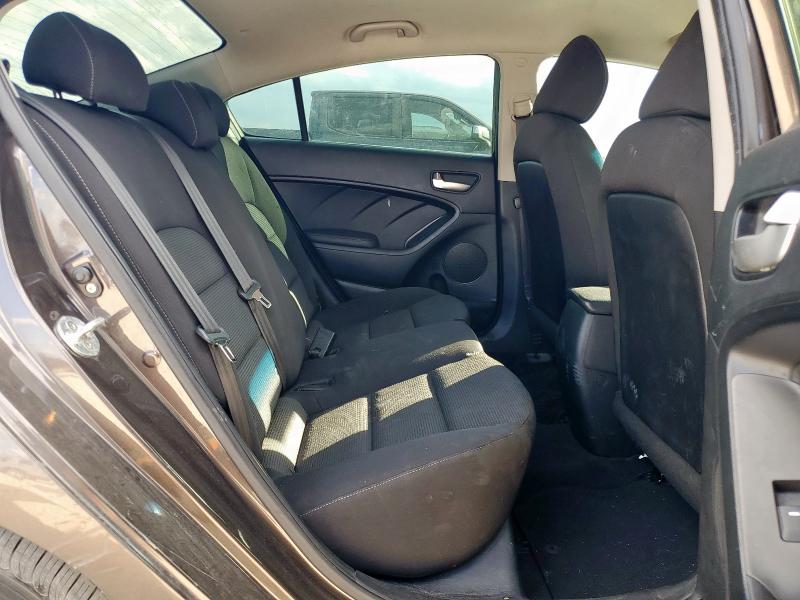 Zdjęcie 11 z aukcji – 2017 KIA FORTE LX z VIN 3KPFK4A74HE041791